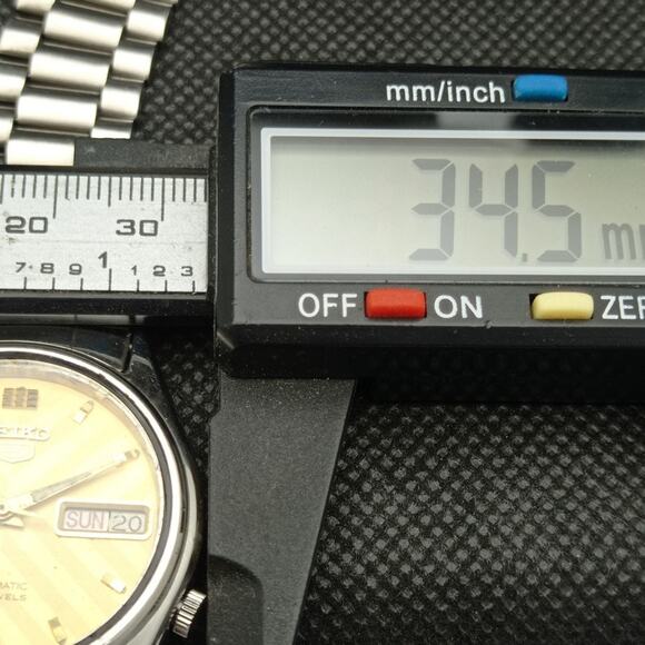 Vintage 1977 Seiko Automatic Mens Silver Watch W/daydate & Gold accents - Picture 7 of 8